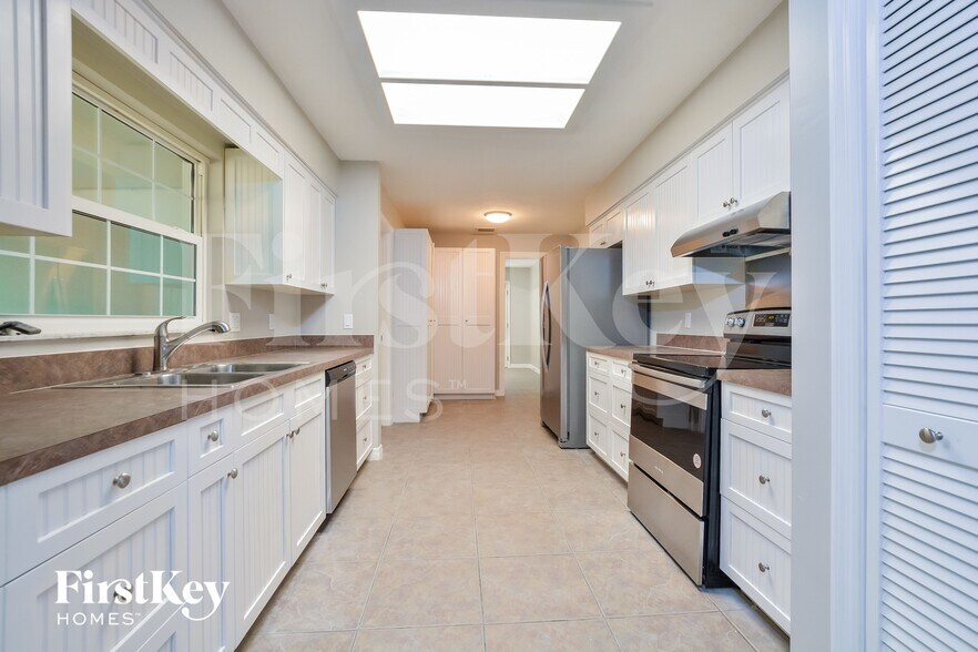 Building Photo - 971 Buttercup Terrace