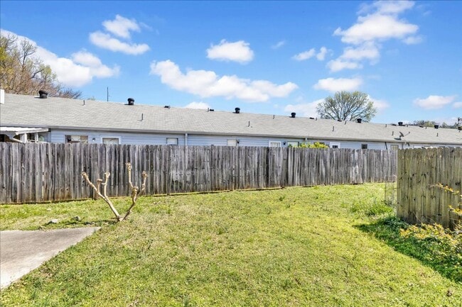 Building Photo - Condo for rent in Grayson Valley
