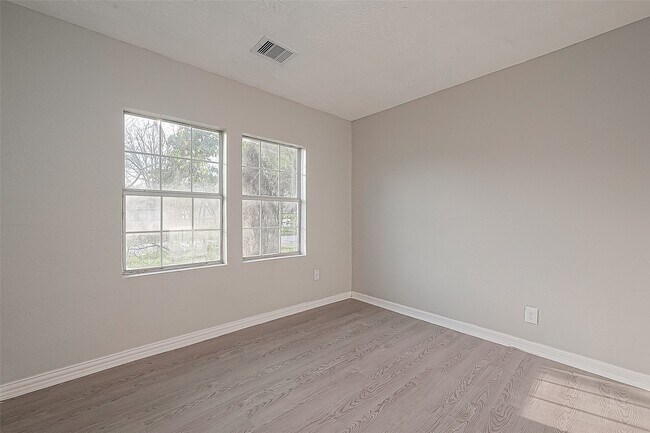 Building Photo - 8304 Darien St
