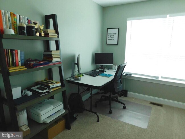 Building Photo - 16740 River View Cir