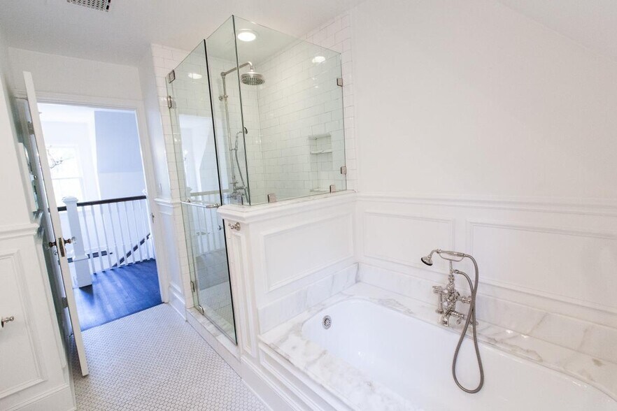 Building Photo - 3915 Benedict Canyon Dr