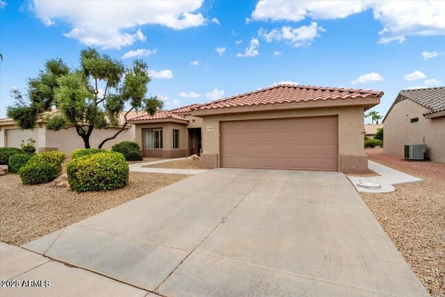 Building Photo - 16232 W Tapatio Dr