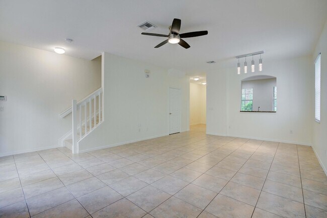 Building Photo - 158 W Thatch Palm Cir