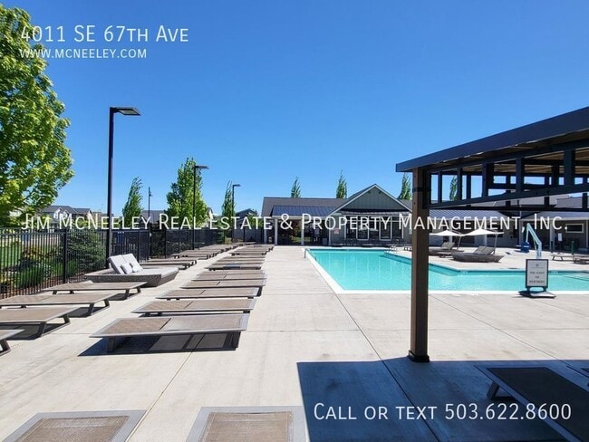 Building Photo - 4011 SE 67th Ave