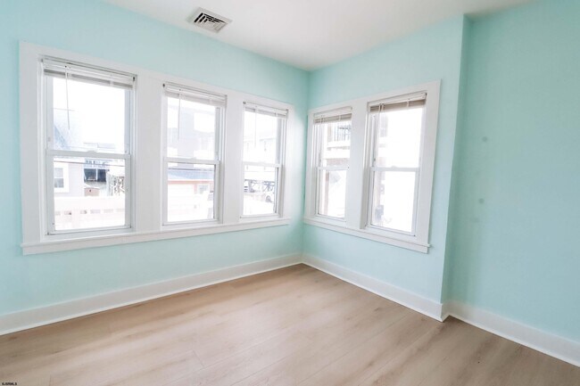 Building Photo - 129 N Derby Ave