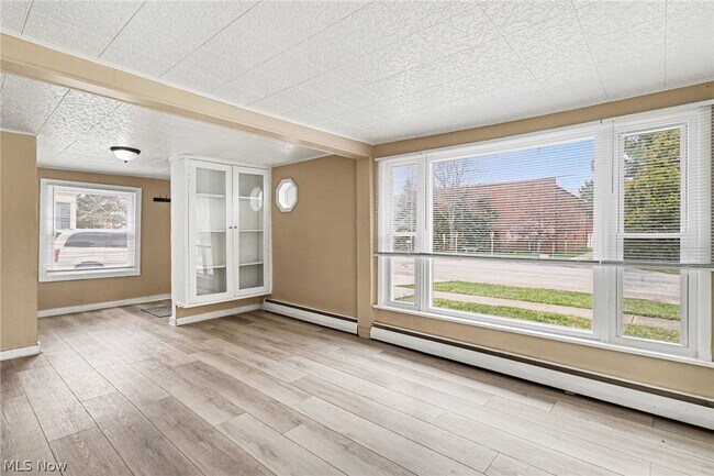 Building Photo - 5425 Ohio St