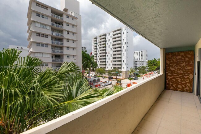 Building Photo - 1250 Lincoln Rd