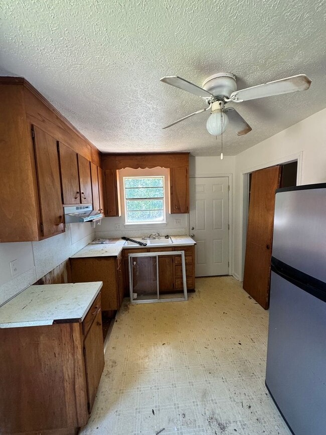 Building Photo - 122 Woodland Ave