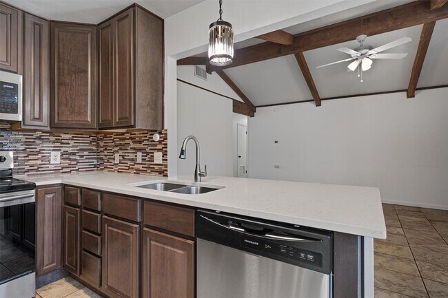 Building Photo - 1912 Terry Ln