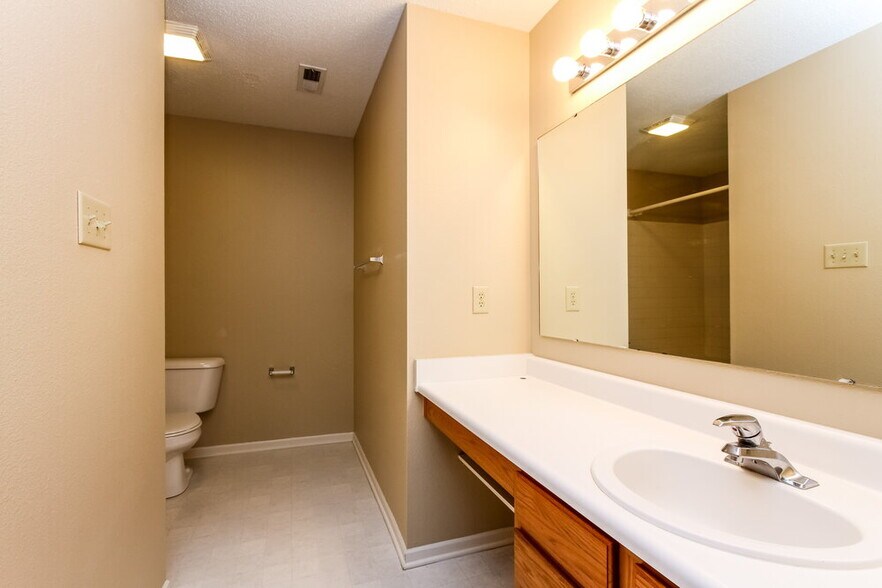 Building Photo - 2155 Summer Breeze Way