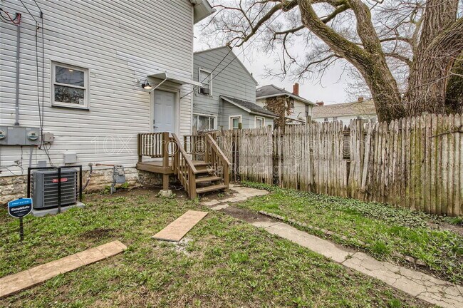 Building Photo - 1097 E 16th Ave