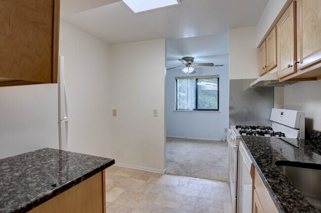 Building Photo - 1BD/1BA - Great Condo in Columbia