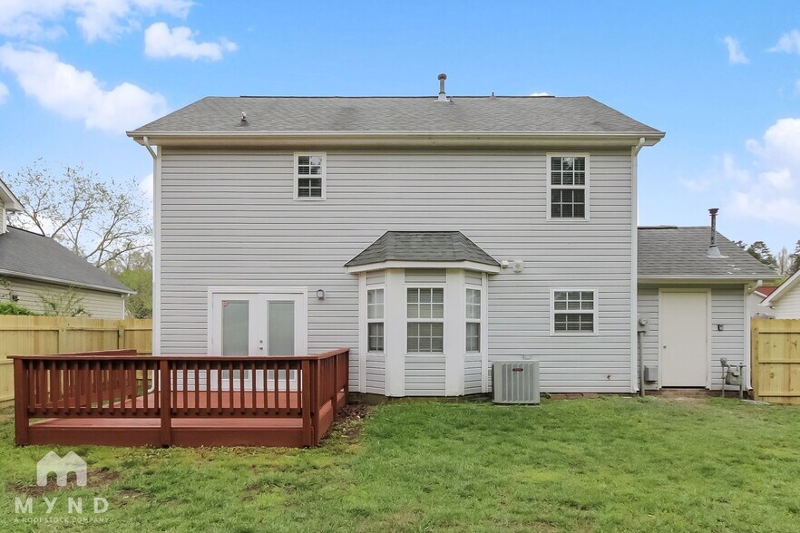 Building Photo - 219 Chattaroy Dr