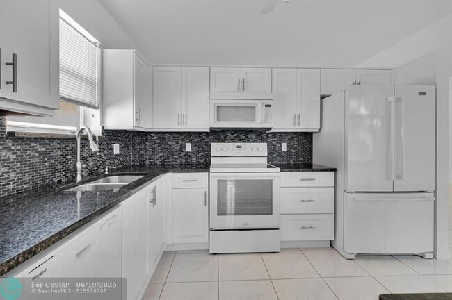 Building Photo - 9631 Orchid Grove Trail