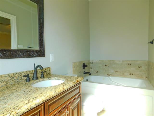 Building Photo - 4605 Dogwood Dr