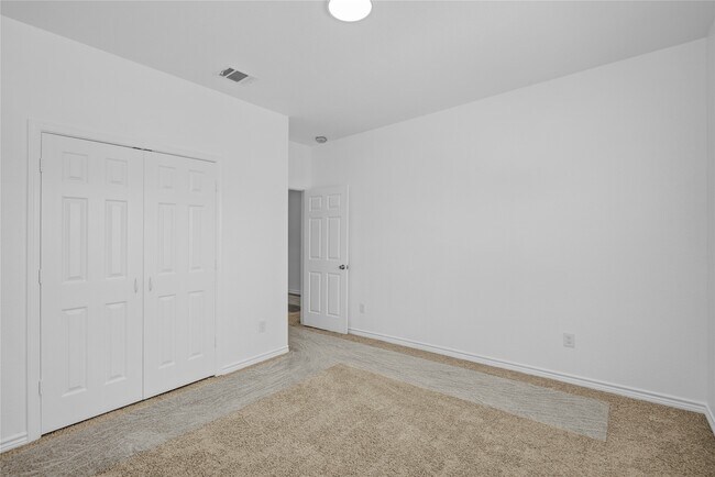 Building Photo - 9932 Fillmore St