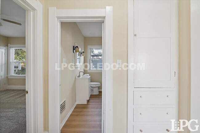 Building Photo - 4017 Overland Pkwy