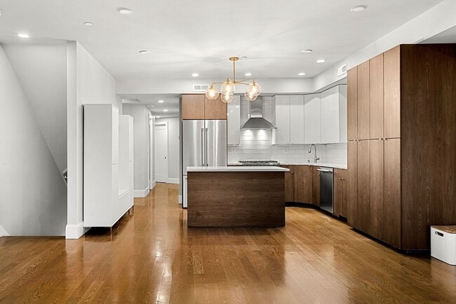 Building Photo - 34 Dix St