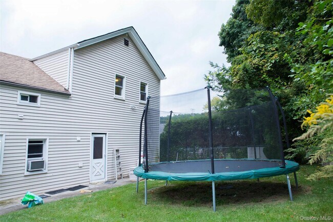 Building Photo - 128 Lakeview Ave