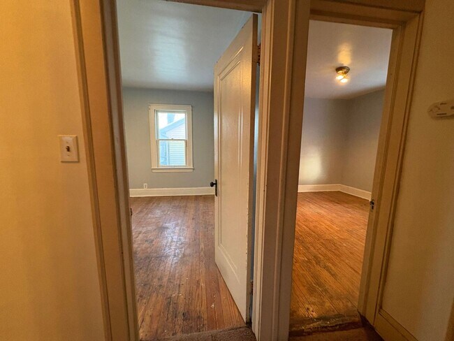 Building Photo - 8123 Vista Ave