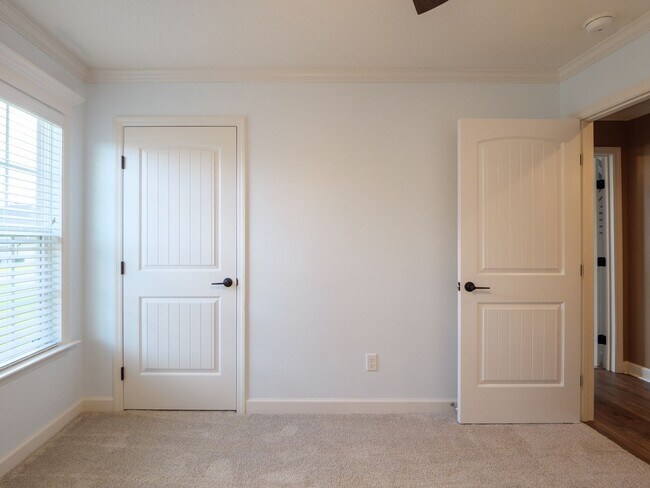 Building Photo - 3960 Landings Cir