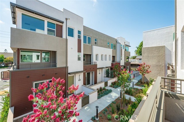 Building Photo - 609 S Lyon St