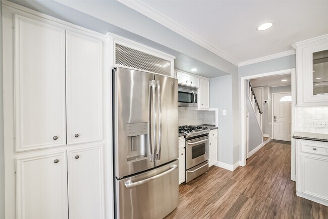 Building Photo - 4521 Acacia St