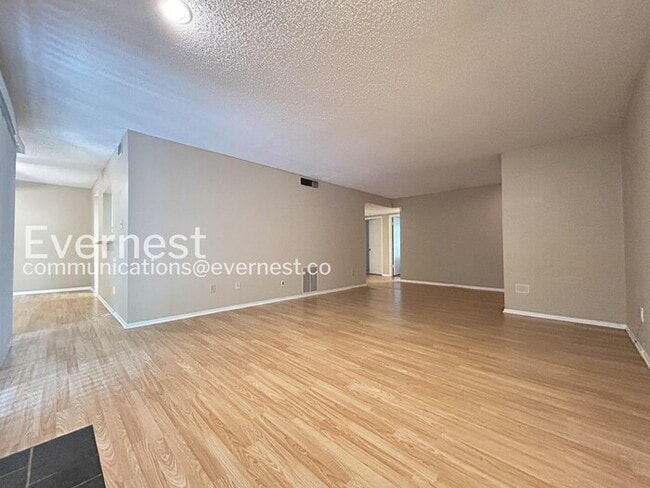 Building Photo - Spacious 2 Bed, 2 Bath Condo with Modern Amenities / No Pets Allowed / Available Now!