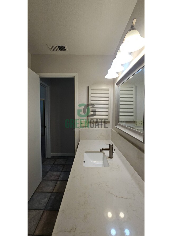 Building Photo - Now Available! Spacious 3 Bedroom, 2 Bathroom Home.