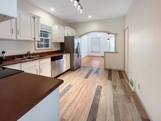 Building Photo - $0 DEPOSIT OPTION. CHARMING 3 BEDROOM WITH FENCED IN YARD AND DETACHED GARAGE IN DENVER'S BERKELE...