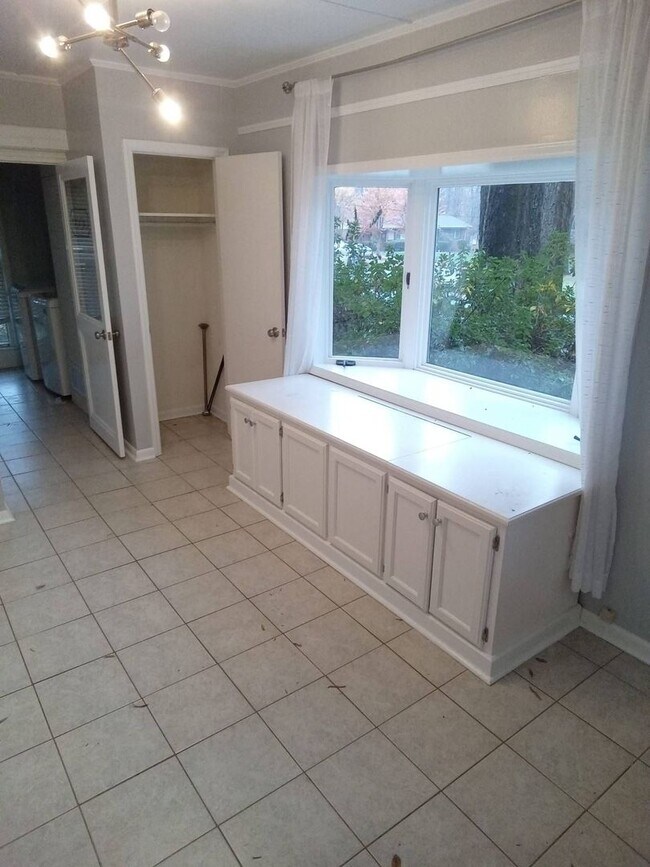 Building Photo - Beautiful Ranch Home in South Park!