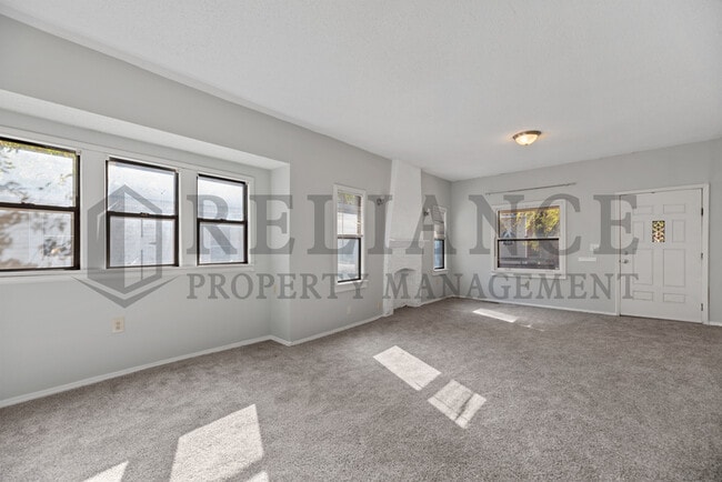 Building Photo - 238 S Estelle St