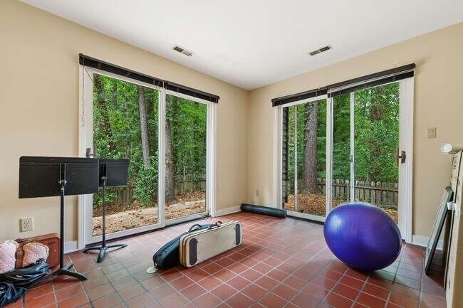 Building Photo - Contemporary 4bd/3.5ba Near Hope Valley + Home Equidistant to Downtown Durham & Chapel Hill!
