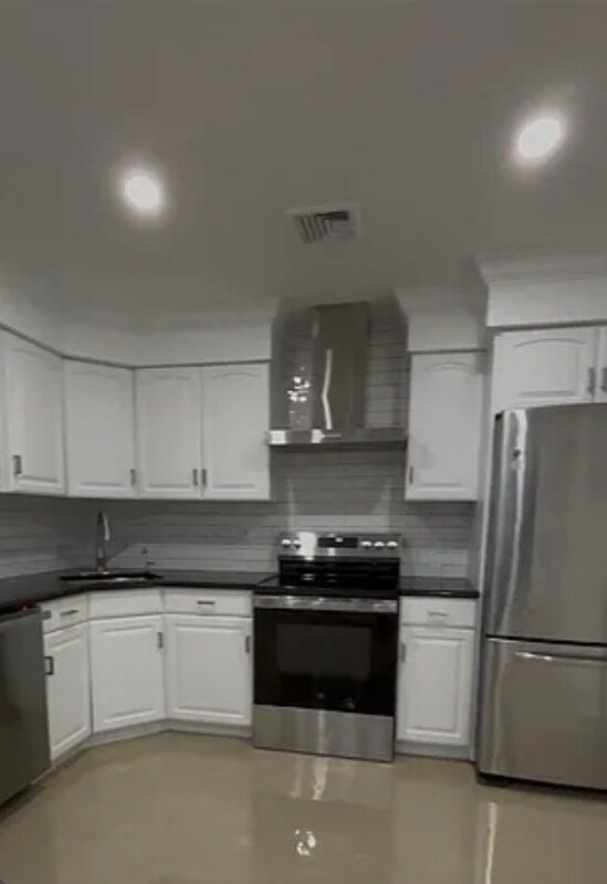 Building Photo - 15 St George Dr