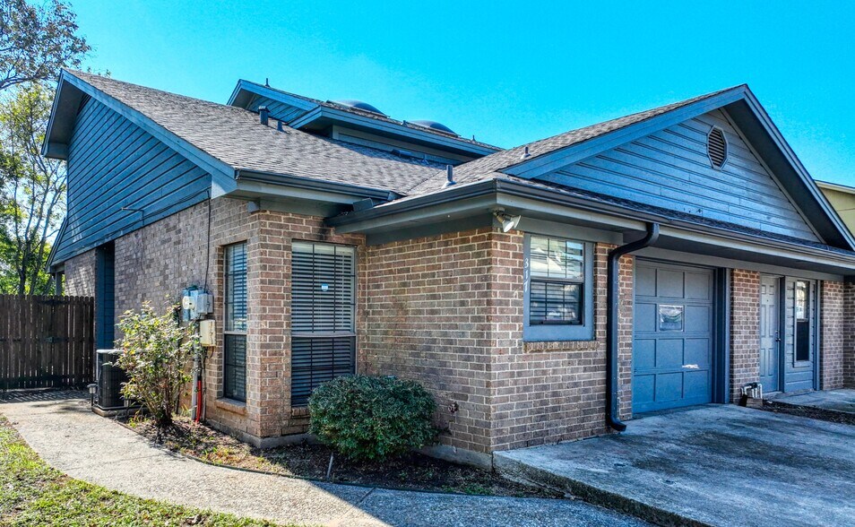 Building Photo - 317 Benjamin St