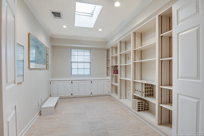 Building Photo - 14823 River Glen N