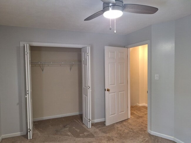 Building Photo - 4bd/3 bath located in desirable neighbor i...
