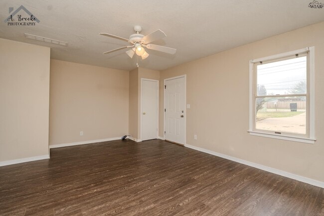 Building Photo - 1215 N Pacific Ave