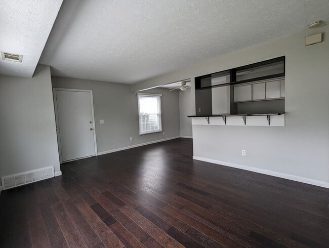 Building Photo - Cozy 2BR, 1 BA Townhome in Aurora!