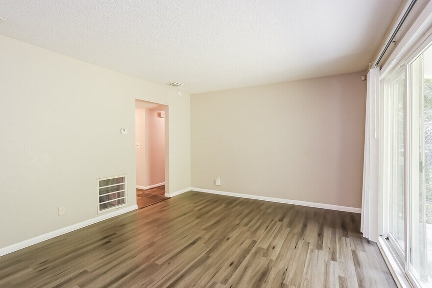 Building Photo - 6812 Hawkins Ct