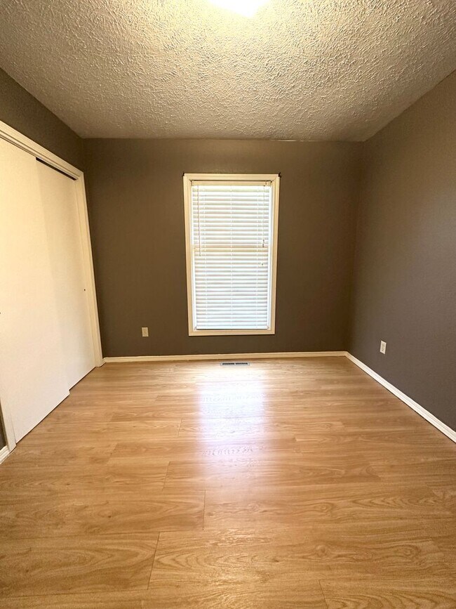 Building Photo - S0261-MF2