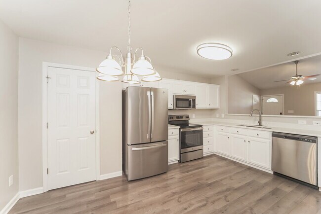 Building Photo - 135 Fritzvon Dr