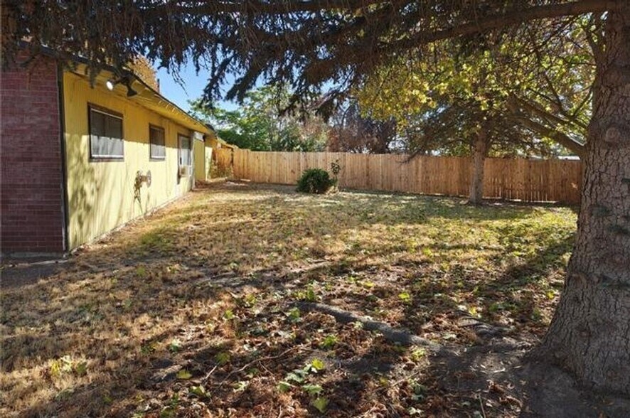 Building Photo - 205 March Dr NE