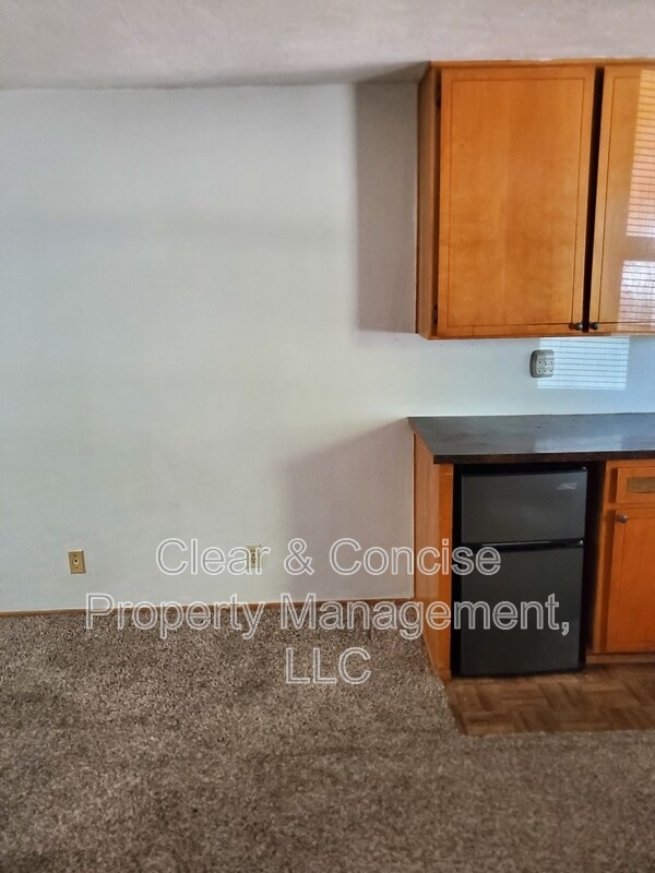 Building Photo - 411 W 15th Ave
