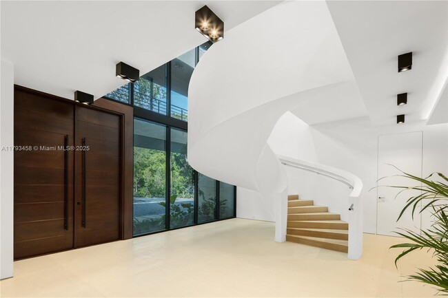 Building Photo - 4040 Kiaora St