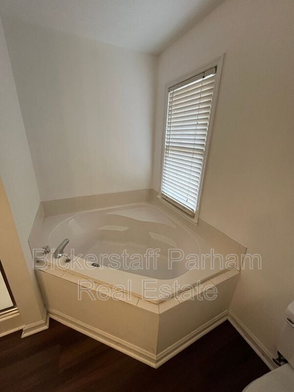 Building Photo - 165 Sweetwater Dr