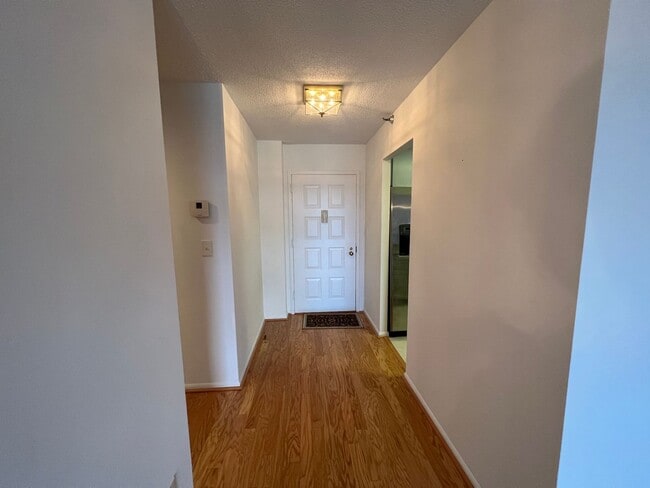 Primary Photo - Luxurious 2 Bed 2 Bath Penthouse In Alta V...