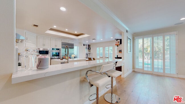 Building Photo - 4950 Densmore Ave