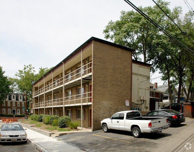 Building Photo - 2262 N High St
