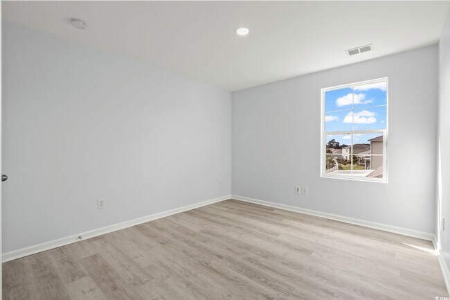 Building Photo - 336 Hidden Cove Dr